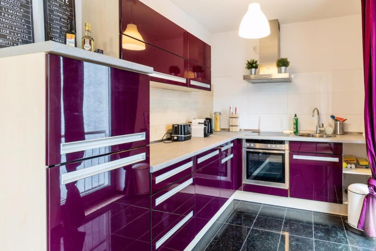 Homefy Oldtown Apartment - 6 People - 2 Bath - Balcony - Top Location デュッセルドルフ エクステリア 写真
